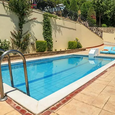 Naisy Villa *