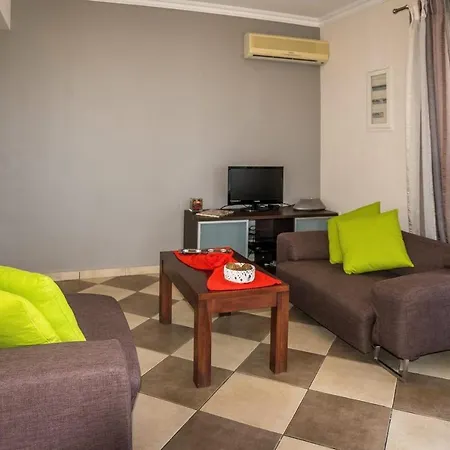 Naisy Villa