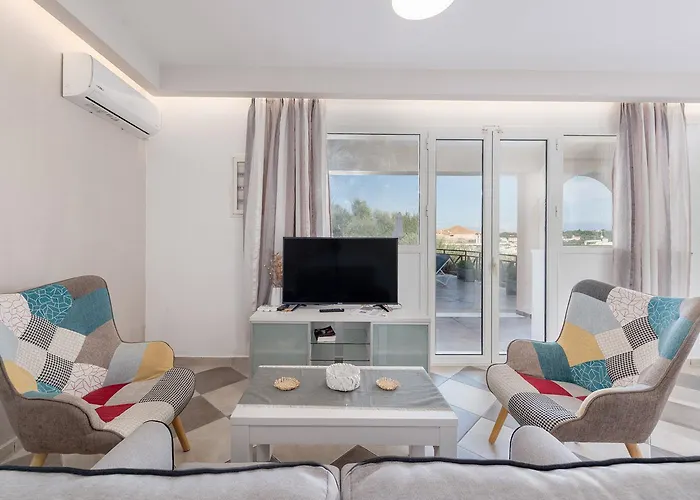Naisy Villa